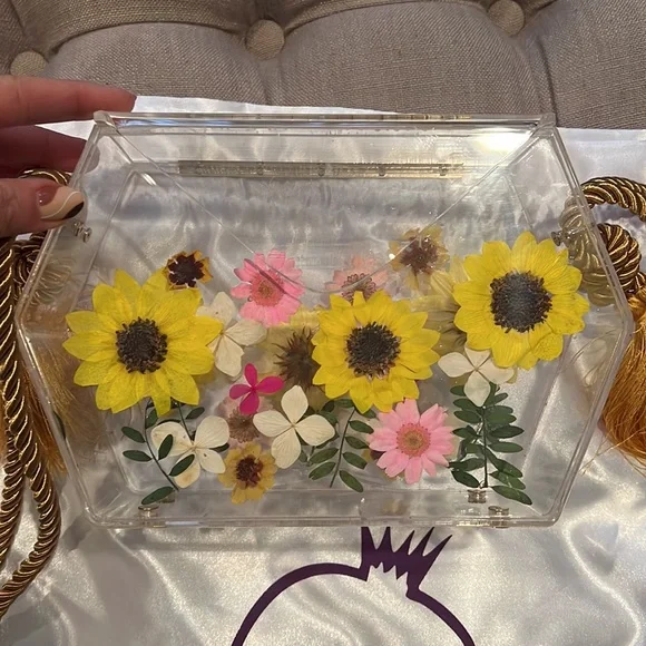 Brand new. Never worn Argi Daneli Flower Acrylic handbag - Picture 9 of 11